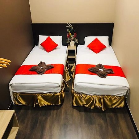 Highway Times Inn Hotel Іпох Екстер'єр фото