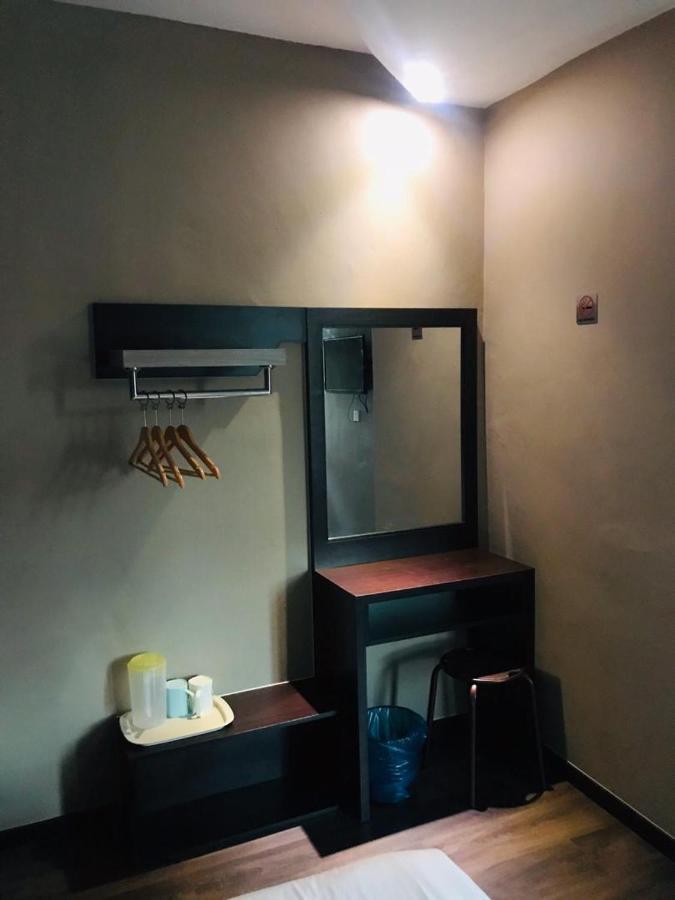 Highway Times Inn Hotel Іпох Екстер'єр фото